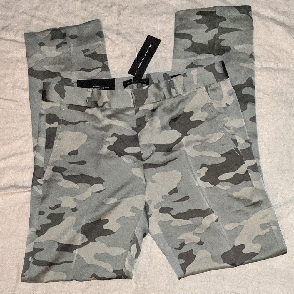 Banana Republic Ryan camo pants Satin 4 NWT